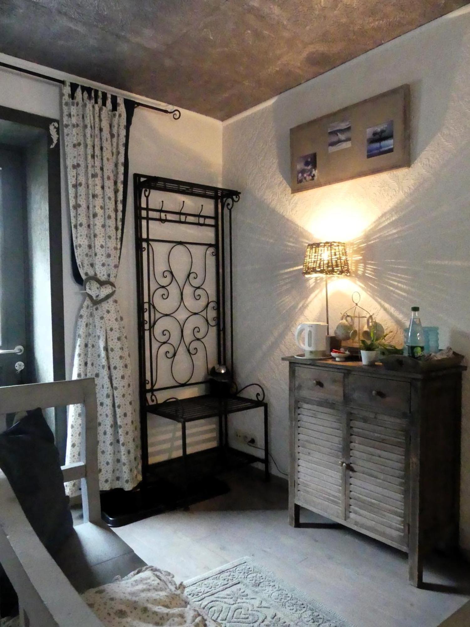 Suite Romance Froidchapelle Exterior photo